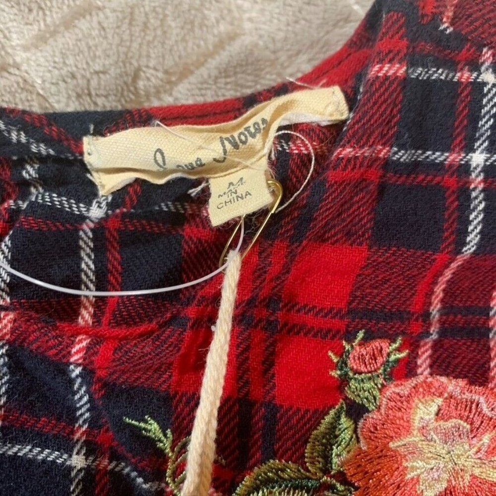 Womens Medium Plaid Flannel Shirt Long Flare Sleeve Floral Embroidered Christmas - Picture 6 of 12